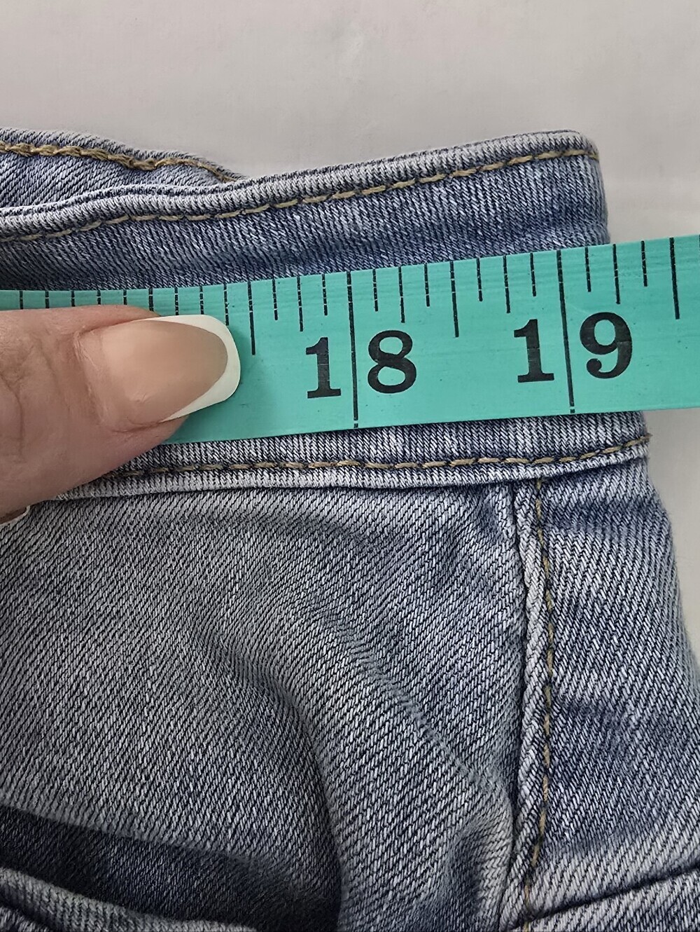 Wax Jean Plus Size Push-Up Distressed Cuffed Denim Shorts Light Wash 3XL - Picture 4 of 9
